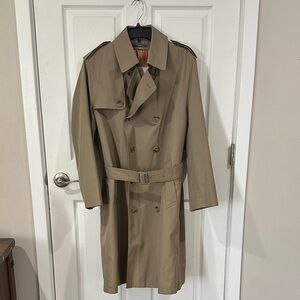 Misty harbor trench coat with removable liner size 38 short